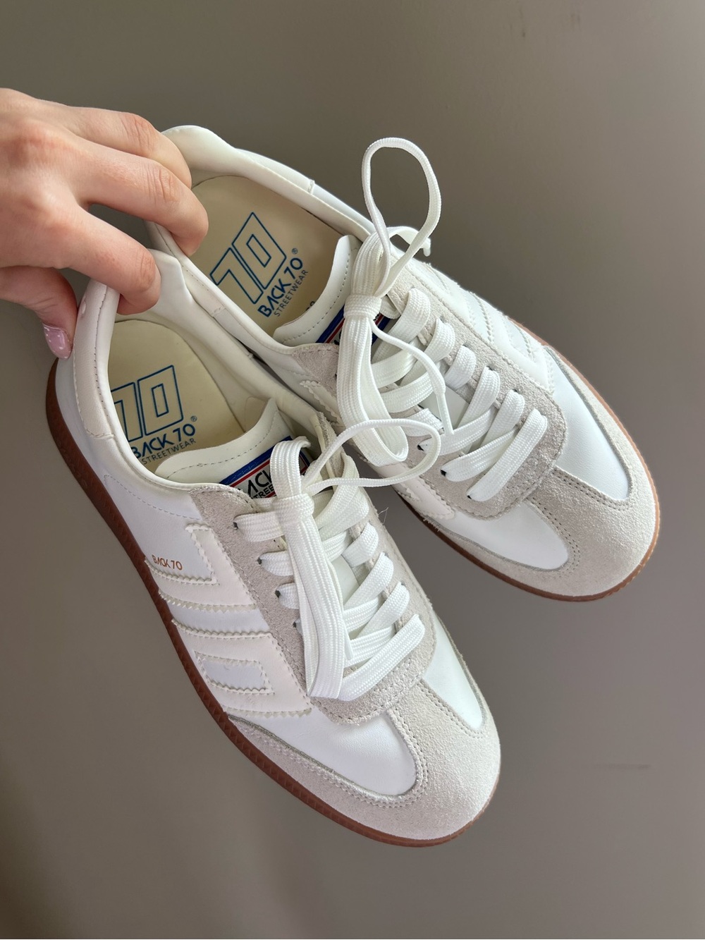 White Back 70 Sneakers